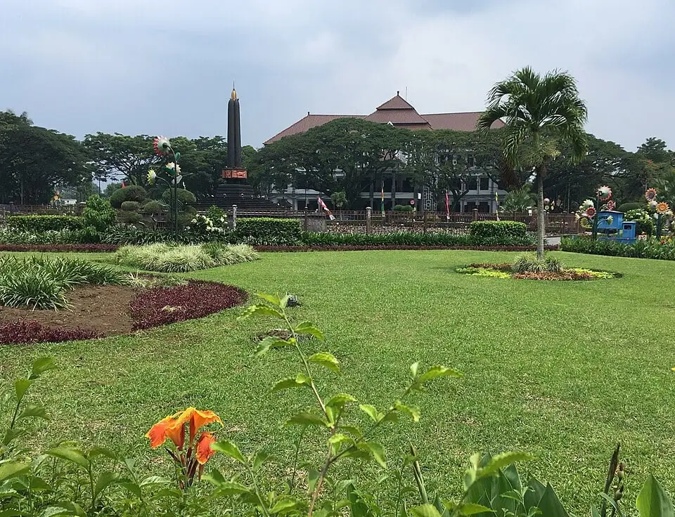 Alun-Alun Tugu